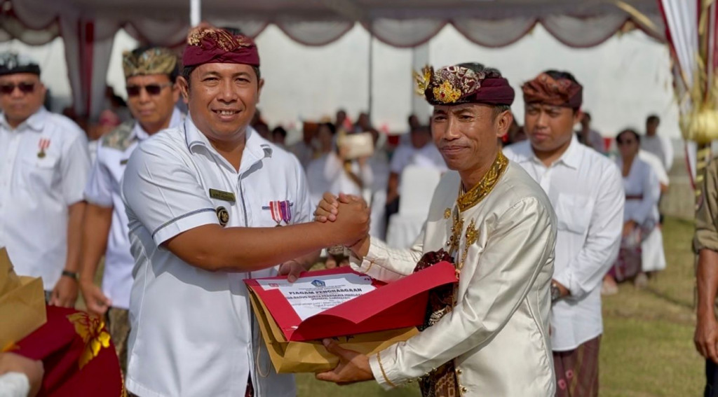 Apel Peringatan Detik-Detik Proklamasi Kemerdekaan RI ke-80 dan Penyerahan Penghargaan dari Kecamatan Abiansemal